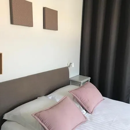 מלון La Petite ארס